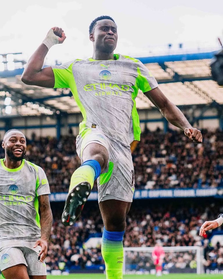 Manchester City Close Gap on Arsenal with Dominant Win at Stamford Bridge