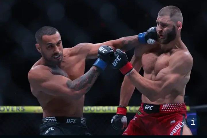 Injured Ulberg knocks Prochazka Out in First round to Claim UFC Light Heavyweight Tittle.